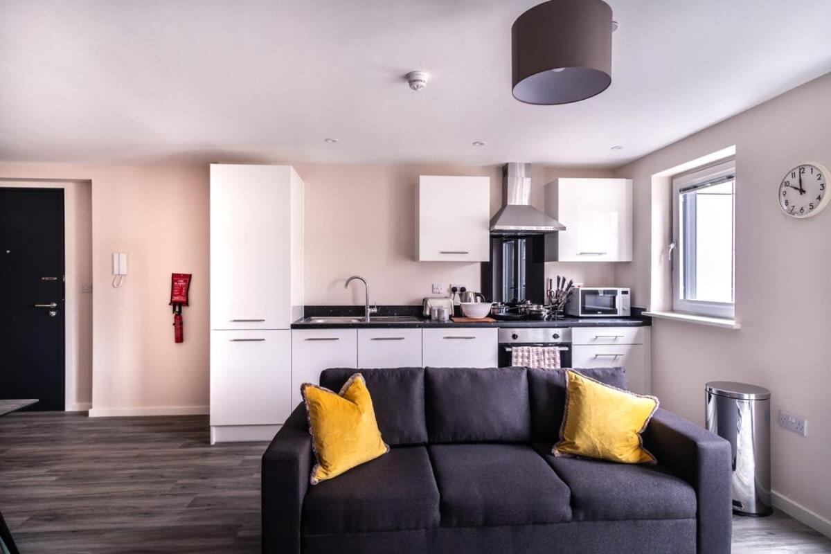 Modern & Spacious 2 Bed In *