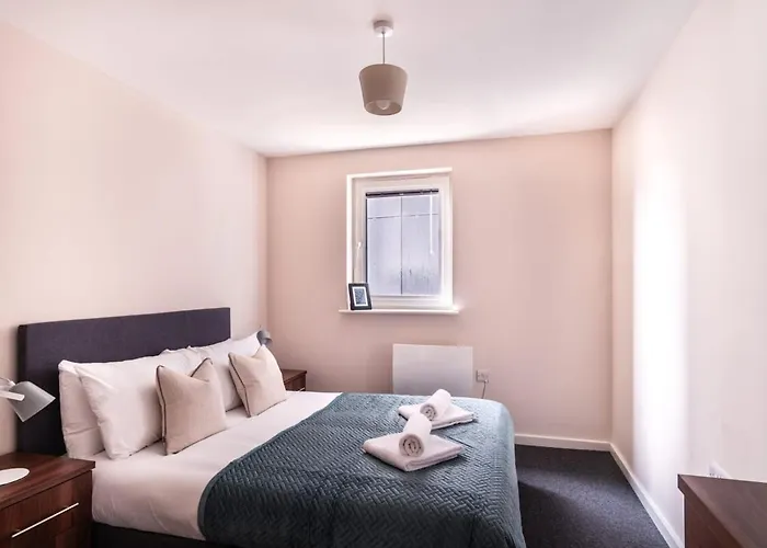 Modern & Spacious 2 Bed Apartment In Manchester